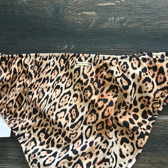 Bottom only 💖Victoria’s Secret Bikini - Picture 5 of 9